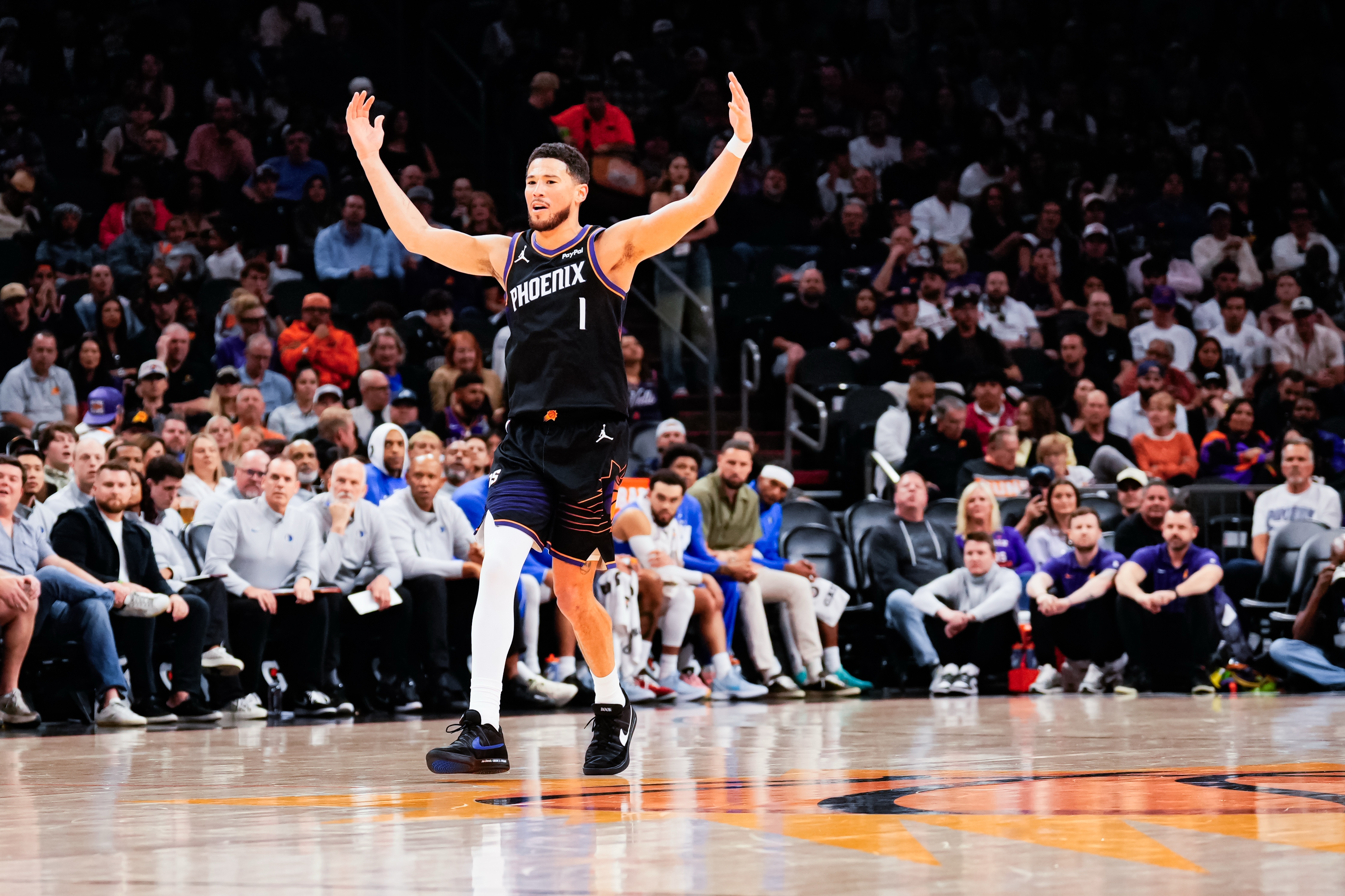 B体育官网-杰伦·格林：对手的注意力都在布克那里 我们全队就有了大量机会